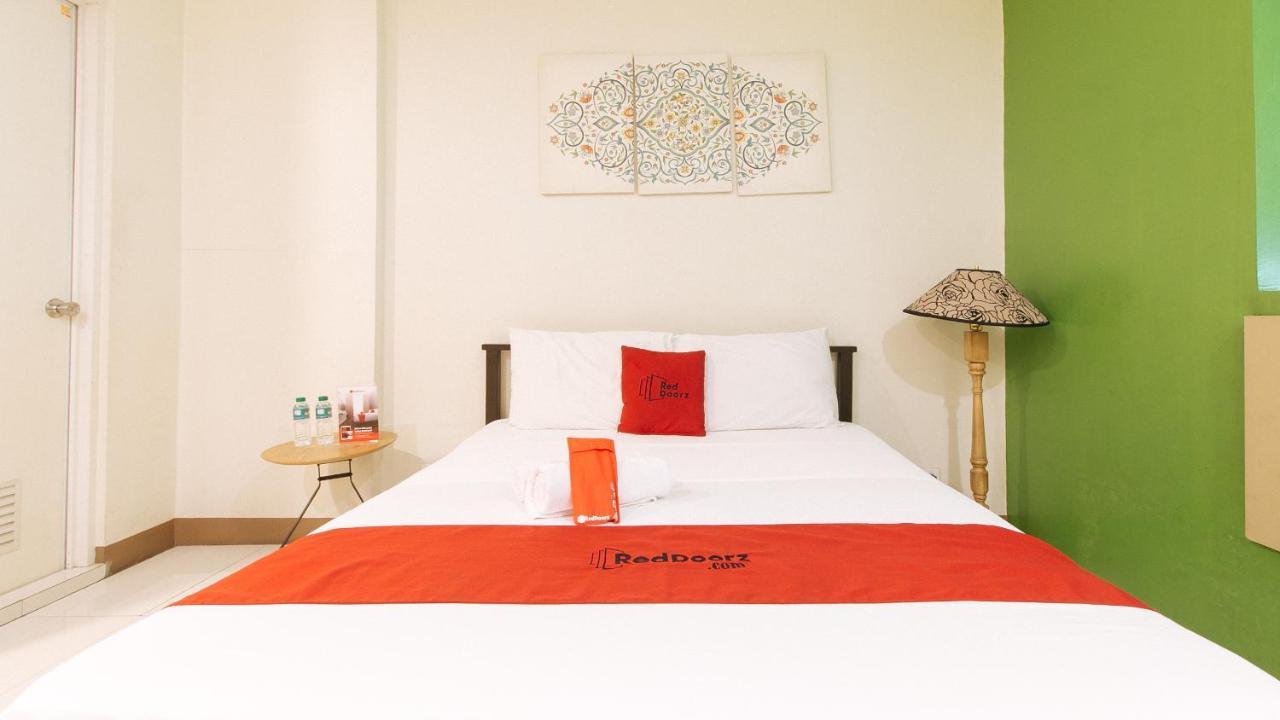 Reddoorz Plus @ Kamuning Quezon City Exterior photo