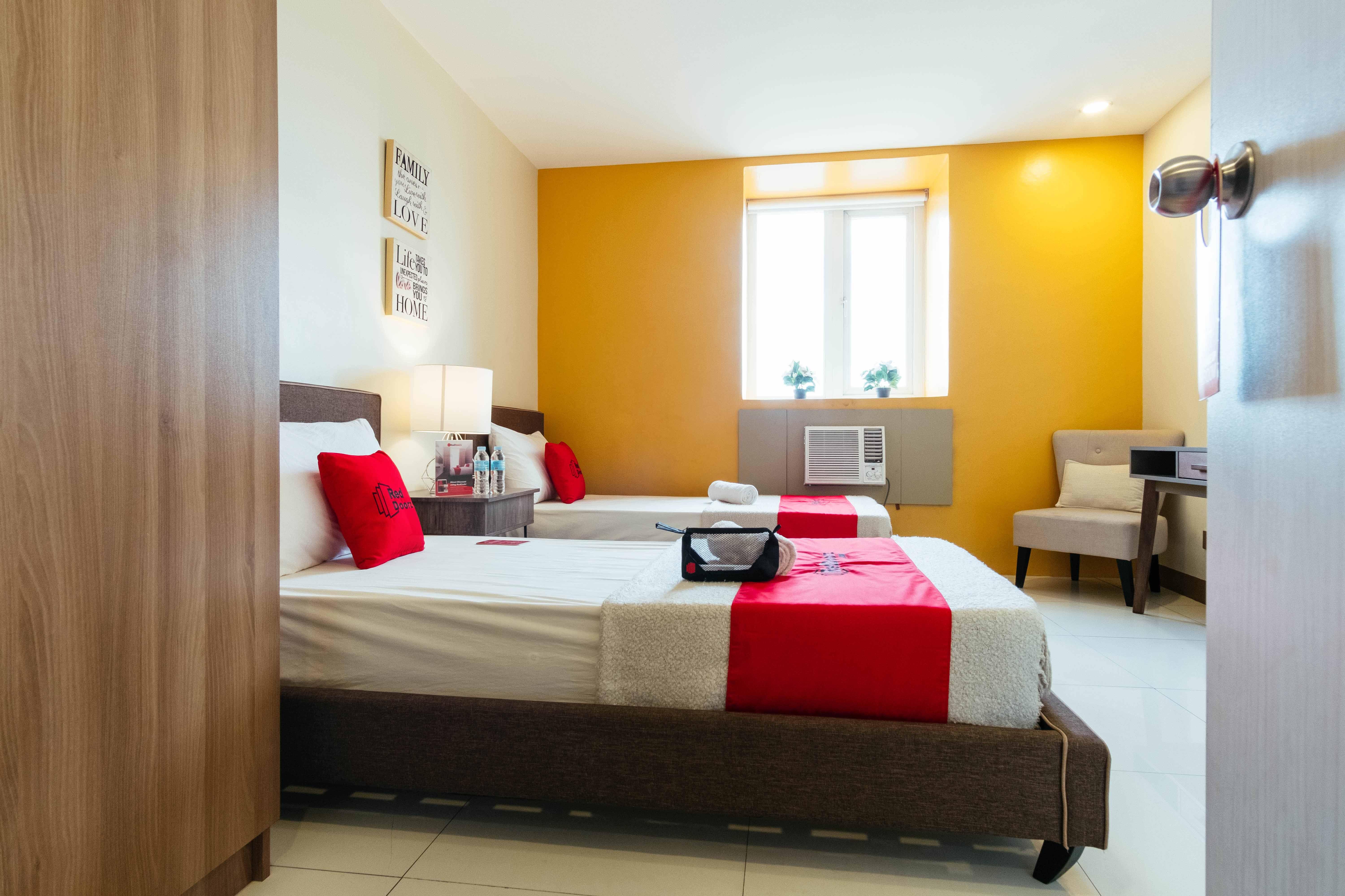 Reddoorz Plus @ Kamuning Quezon City Exterior photo