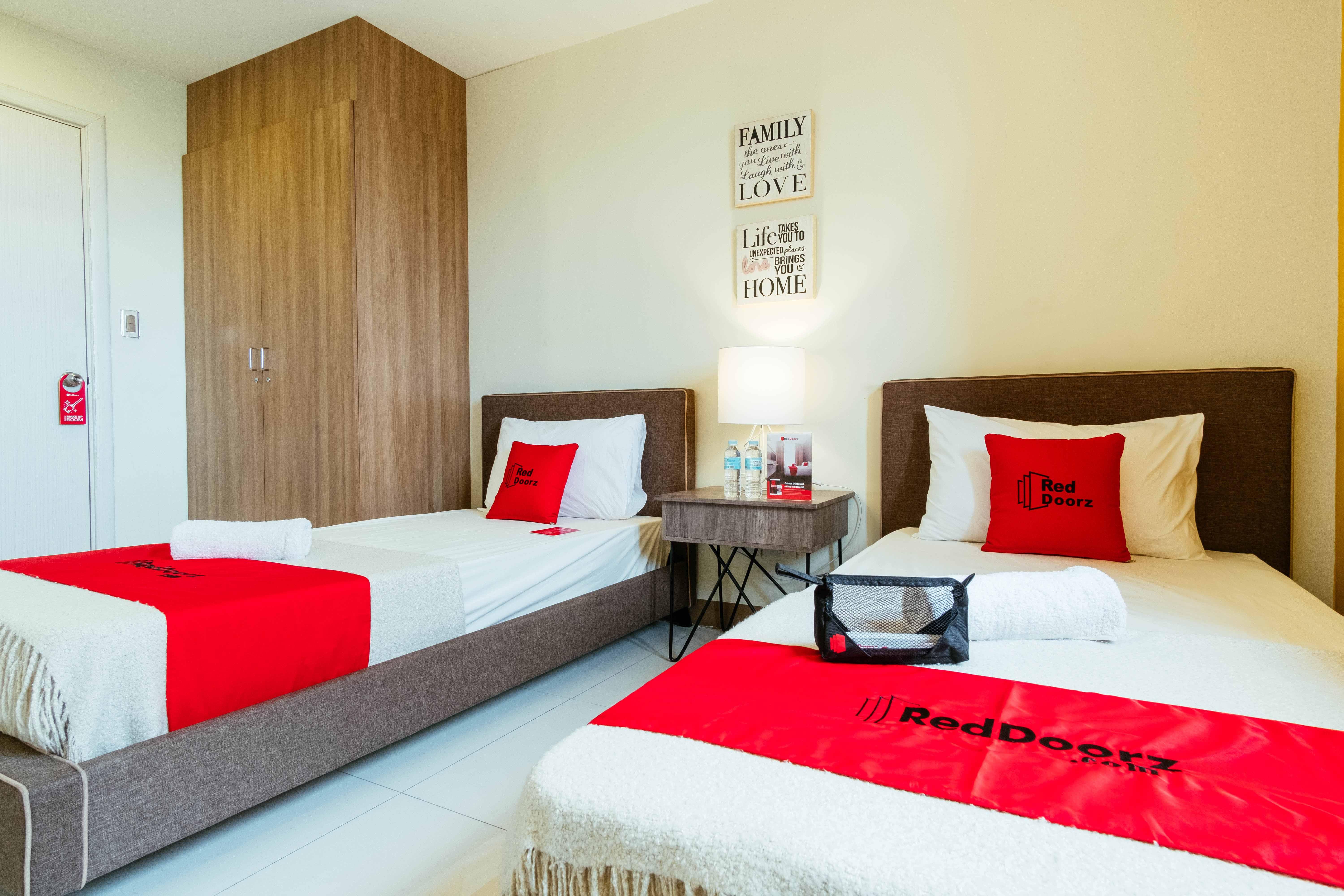 Reddoorz Plus @ Kamuning Quezon City Exterior photo